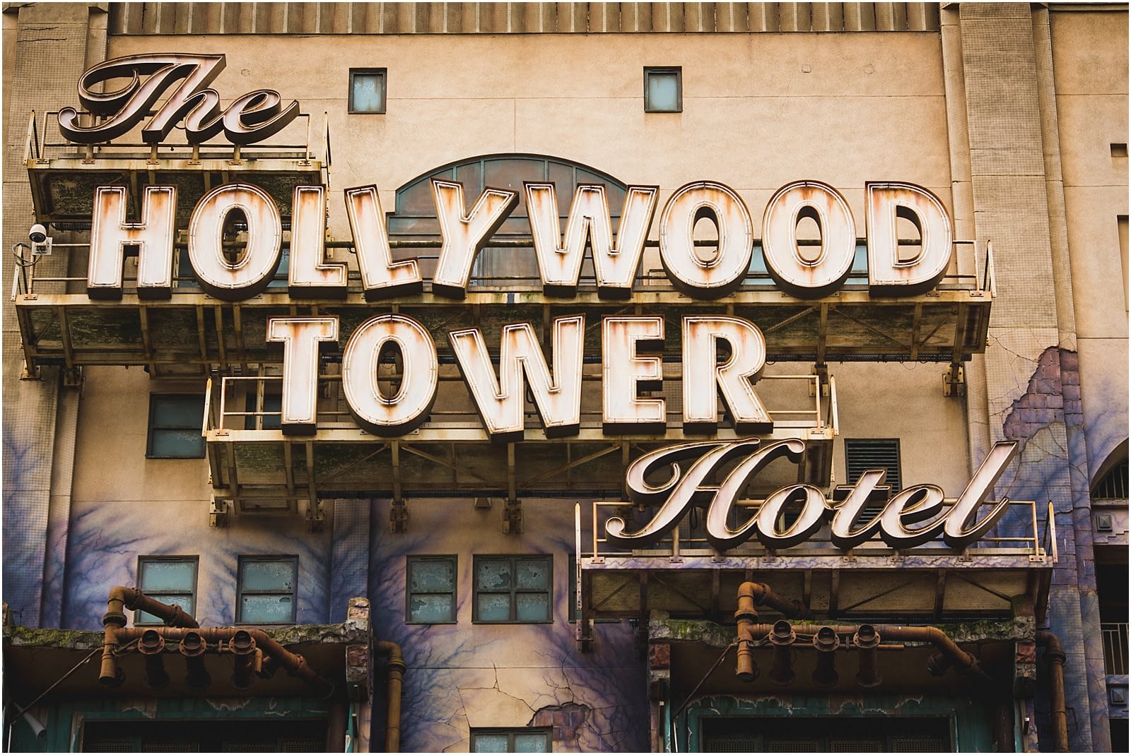 Hollywood-Tower-Hotel-Paris.jpg